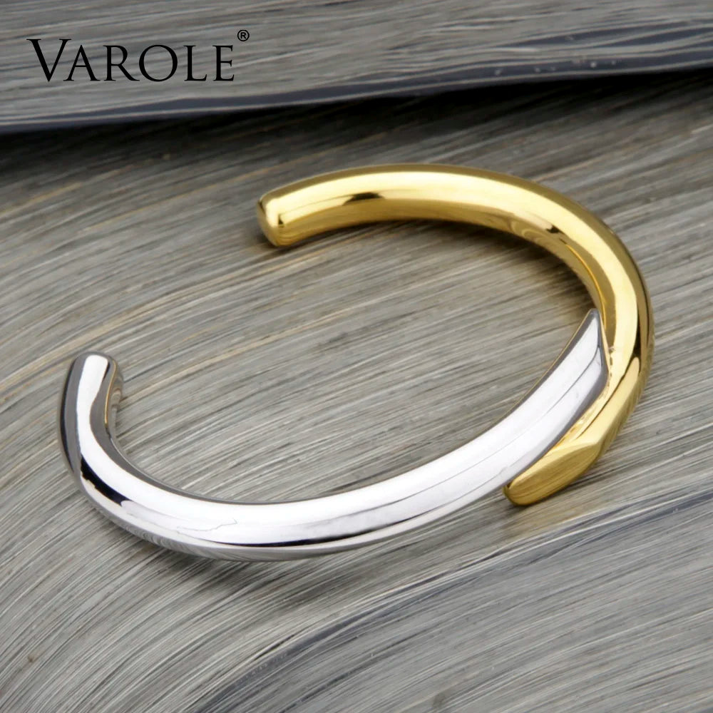 Vergoldeter Armreif mit modernem Liniendesign – minimalistisches Damenarmband