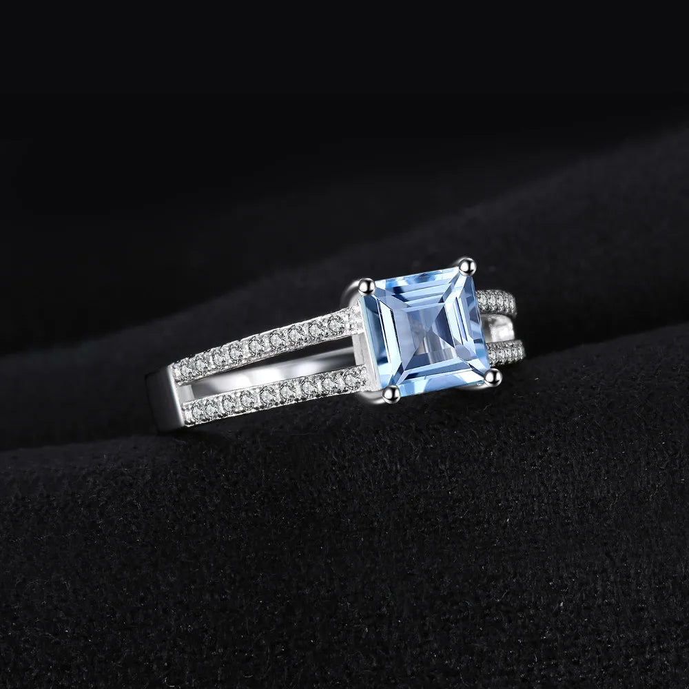 Damenring aus 925er Sterlingsilber mit Sky Blue Topas Princess-Schliff