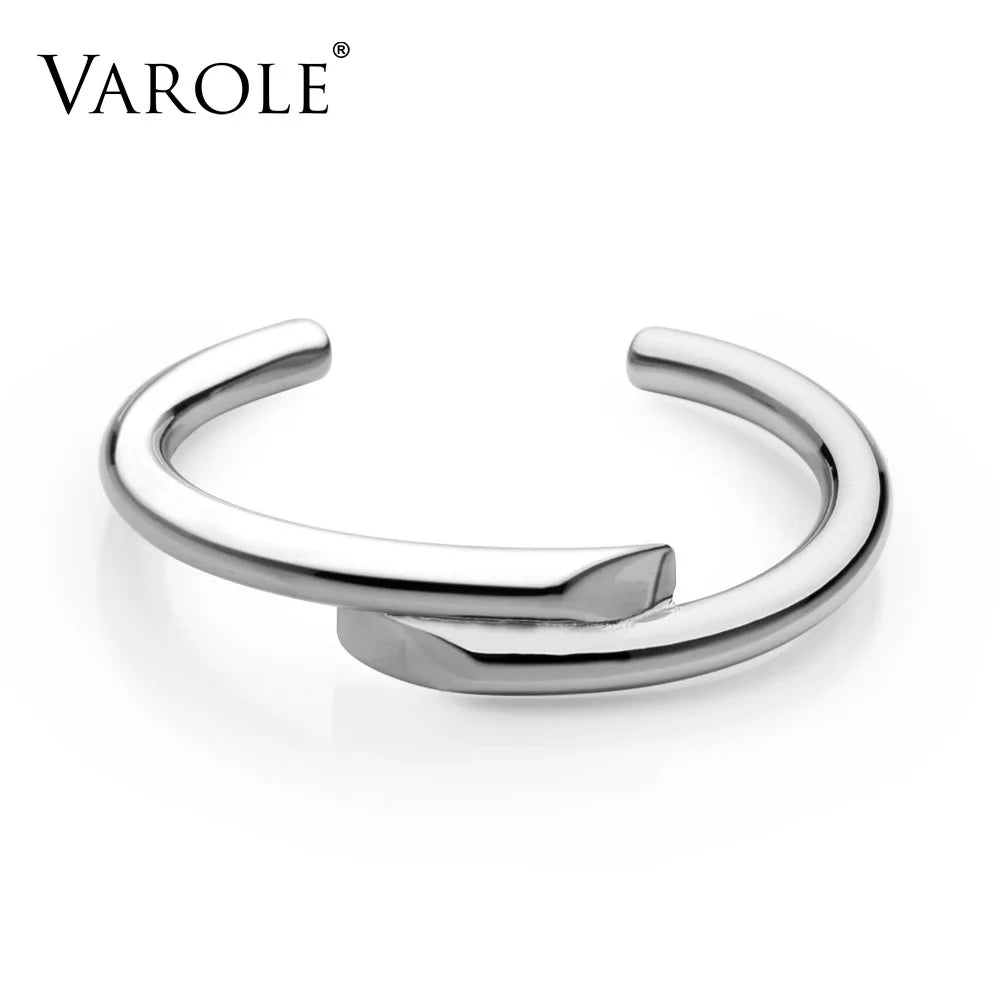 Vergoldeter Armreif mit modernem Liniendesign – minimalistisches Damenarmband