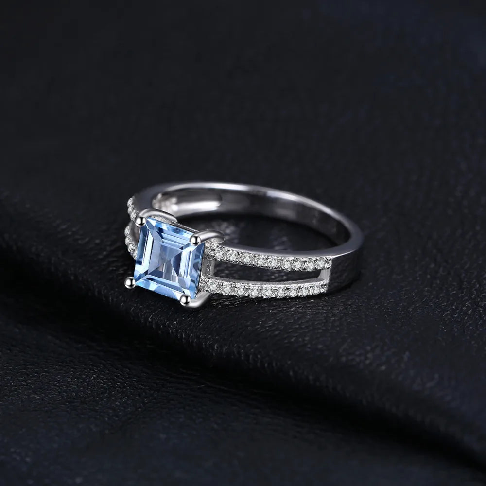 Damenring aus 925er Sterlingsilber mit Sky Blue Topas Princess-Schliff