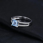 Damenring aus 925er Sterlingsilber mit Sky Blue Topas Princess-Schliff