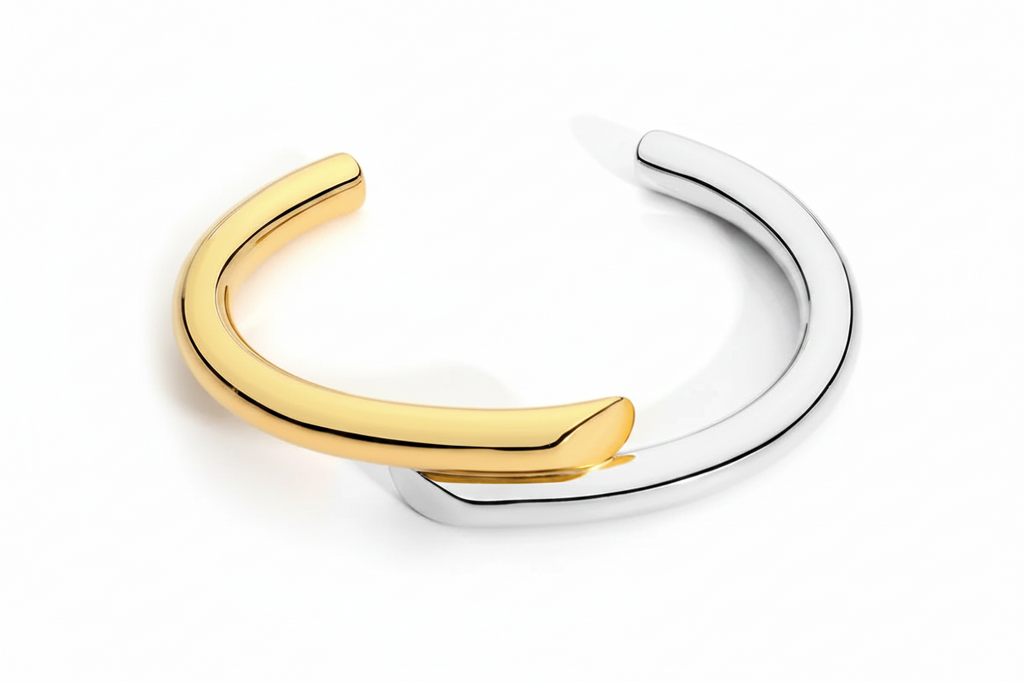 Vergoldeter Armreif mit modernem Liniendesign – minimalistisches Damenarmband