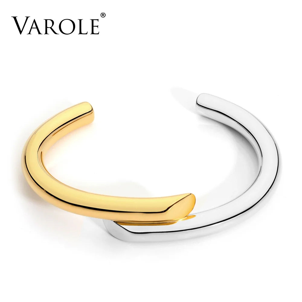 Vergoldeter Armreif mit modernem Liniendesign – minimalistisches Damenarmband