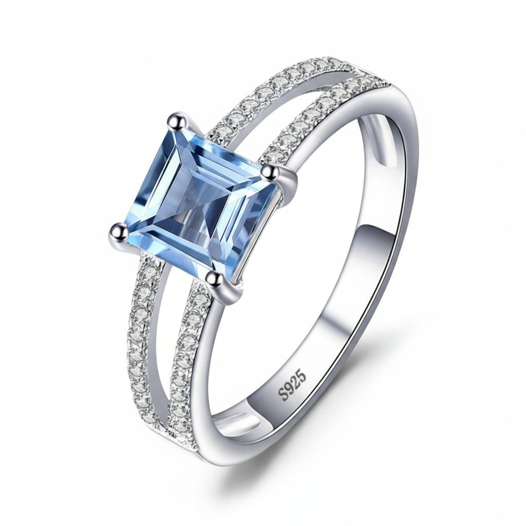 Damenring aus 925er Sterlingsilber mit Sky Blue Topas Princess-Schliff