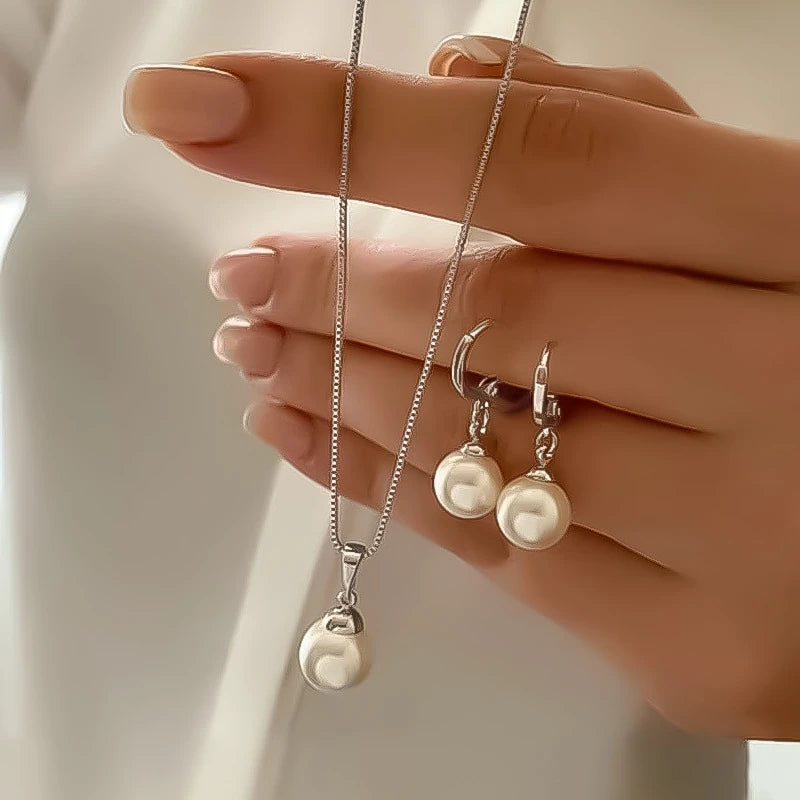 Amélie Perlen-Set - Elegante Halskette & Ohrringe in Goldoptik