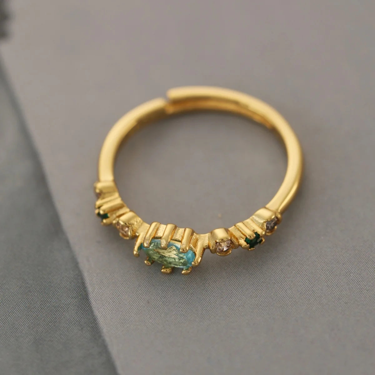 Vergoldeter Ring aus 925er Sterlingsilber mit funkelndem Zirkon – eleganter Damenring (18K Vergoldung)