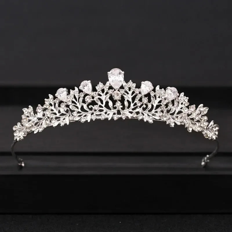 Aurora Queen Tiara - Königlicher Glanz für besondere Momente