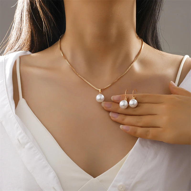Amélie Perlen-Set - Elegante Halskette & Ohrringe in Goldoptik